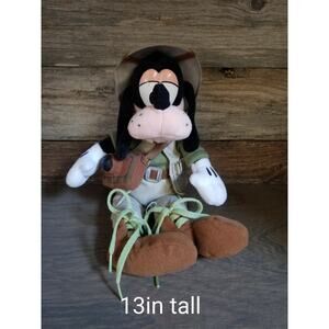 Disney Animal Kingdom SAFARI GOOFY 12” Plush w/ Camera NWT Walt Disney World
